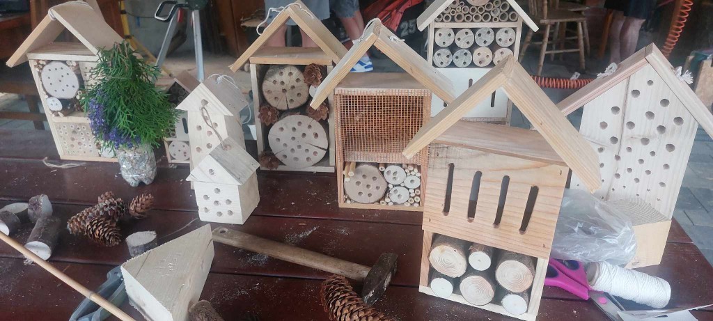 TWORZENIE DOMKÓW DLA OWADÓW